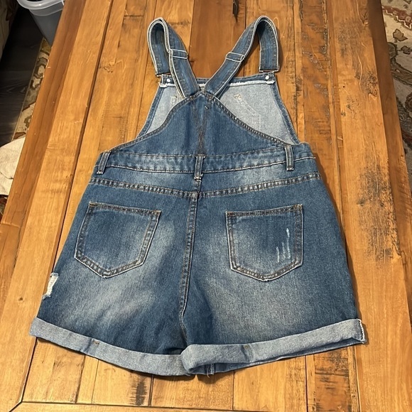 𝅺shein distressed cut off overalls, size Small in good condition - Picture 2 of 7